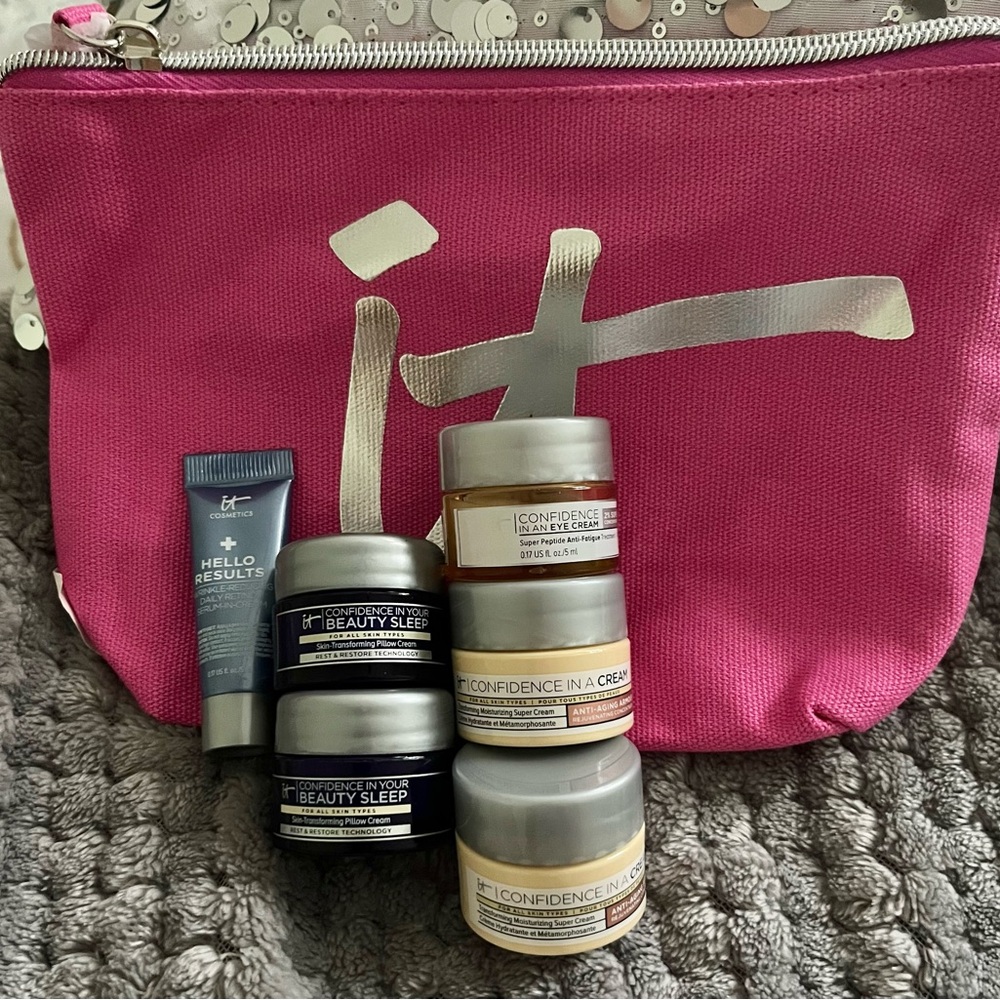 IT Cosmetics 7 Piece bundle